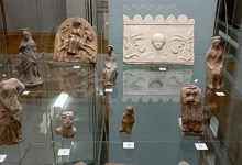 Photo of Подросток на должности официанта